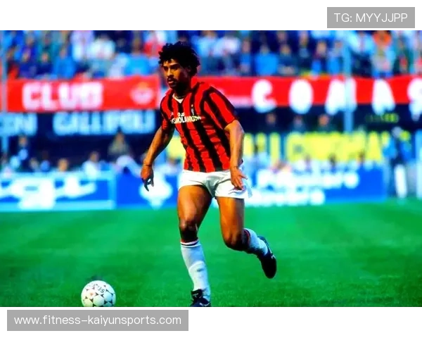 足球明星身型解析：从球场到训练馆 男孩们如何塑造完美体型